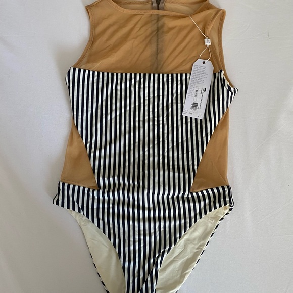 Boys and arrows one piece - Picture 1 of 5